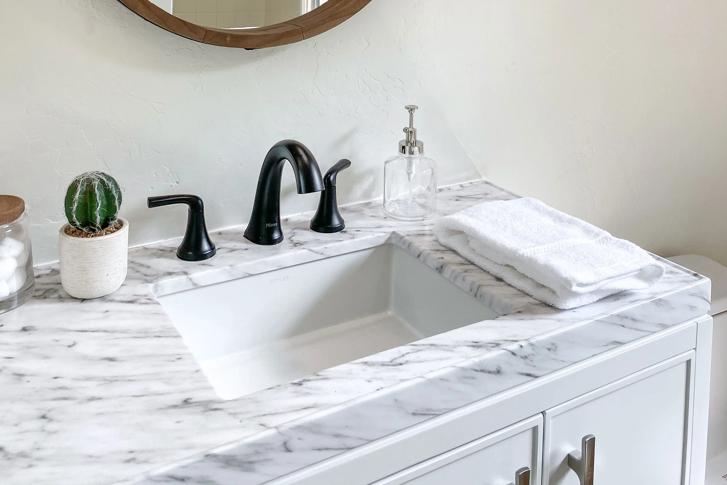 How to Clean a Bathroom Countertop