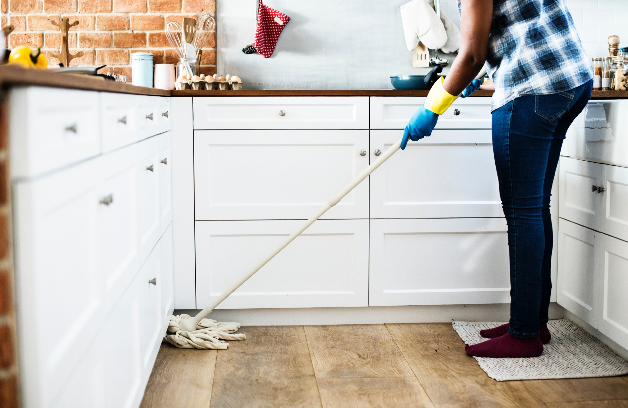 What is The Difference Between a House Keeper and House Cleaner