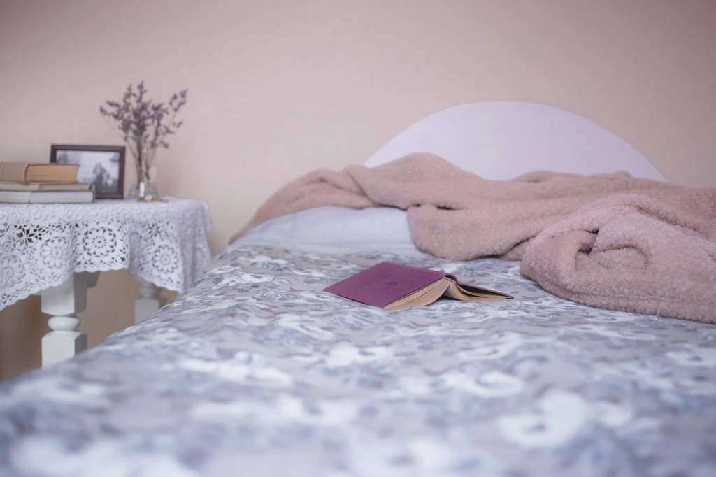 Deep Cleaning Bedroom for a Better Night's Sleep