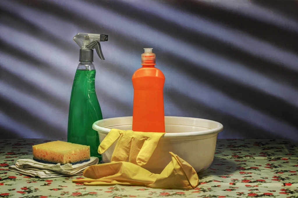 Move-Out Cleaning Hacks to Save Time and Money