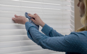 How to Clean Plastic Window Blinds